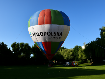 Balon z napisem Małopolska Zaprasza