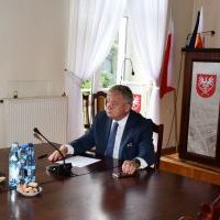 Posiedzenie Powiatowej Rady Rynku Pracy w Miechowie - Starosta Miechowski Krzysztof Świerczek