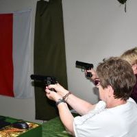 Strzelanie w w Wirtualnej Strzelnicy w Zespole Szkół nr 2 