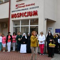 Inauguracja akcji Pola Nadziei przy miechowskim Hospicjum