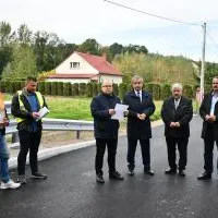 Odbi&oacute;r techniczny mostu w Przesławicach z udziałem przedstawicieli władz powiatu miechowskiego i ZDP
