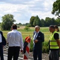 Starosta Miechowski omawia plan przebudowy drogi powiatowej nr 1182K