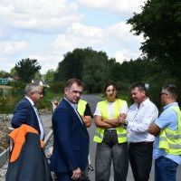 Droga powiatowa w Pstroszycach Pierwszych i Pstroszycach Drugich jest obecnie przebudowywana