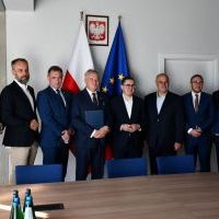 Zdjęcie grupowe w gabinecie Ministra Energii