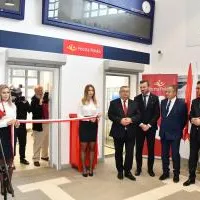 Uroczyste otwarcie plac&oacute;wki pocztowej w budynku Dworca PKP w Miechowie