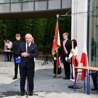 Starosta Miechowski Krzysztof Świerczek przemawia podczas rozpoczęcia roku szkolnego