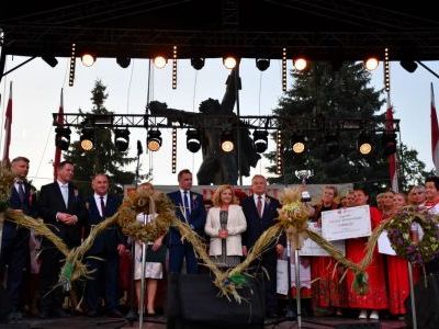 Starostowie Miechowscy oraz zwycięskie KGW