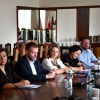 Spotkanie zostało zwołane w związku z intensywnymi burzami.