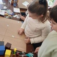 Dzieci podczas warsztatów.