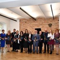 Powiatowy Dzień Nauczyciela - laureaci Nagr&oacute;d Starosty