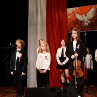 Obchody Narodowego Święta Niepodległości w Miechowie - występ artystyczny