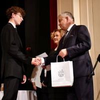 Obchody Narodowego Święta Niepodległości w Miechowie - wręczanie nagród konkursowych