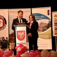 Rozpoczęcie konferencji przez Państwowego Powiatowego Inspektora Sanitarnego w Miechowie Edytę Bryg oraz Dyrektora Szpitala Św. Anny w Miechowie Mirosława Drożdża