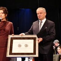 Starosta Miechowski wręcza srebrny medal Polonia Minor