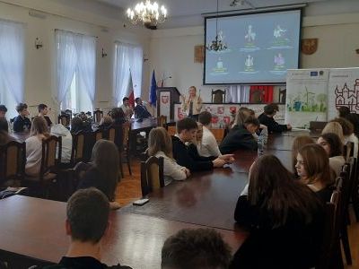 Uczestnicy Miechowskiej Młodzieżowej Konferencji Klimatycznej „Cyfrowy ślad węglowy”,