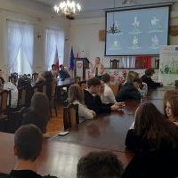 Uczestnicy Miechowskiej Młodzieżowej Konferencji Klimatycznej &bdquo;Cyfrowy ślad węglowy&rdquo;,