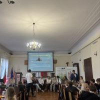 Uczestnicy Miechowskiej Młodzieżowej Konferencji Klimatycznej „Cyfrowy ślad węglowy”,