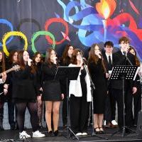 występ artystyczny młodzieży z LO Miechów