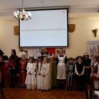 Występ artystyczny przygotowany przez Powiatową i Miejską Bibliotekę Publiczną