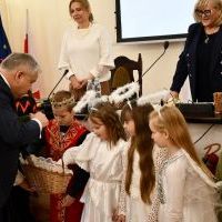 Występ artystyczny przygotowany przez Powiatową i Miejską Bibliotekę Publiczną