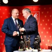 Gala „Ambasador Powiatu Miechowskiego” - Wojewoda Małopolski odbiera statuetkę