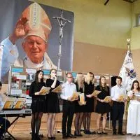 Święto Patrona i Dzień Edukacji Narodowej w Zespole Szk&oacute;ł Nr 2 im. Jana Pawła II w Miechowie