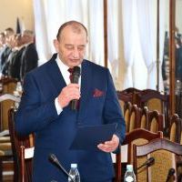Zdzisław Tabor składa ślubowanie na nowego Radnego Rady Powiatu Miechowskiego