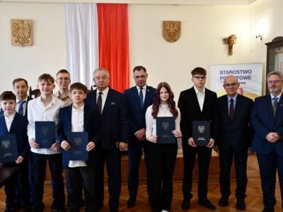 Zdjęcie grupowe stypendystów