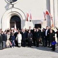 Zdjęcie grupowe uczestnik&oacute;w uroczystości