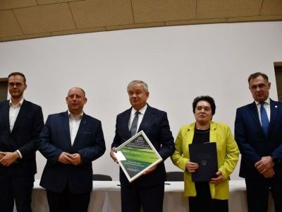 owiat Miechowski z dofinansowaniem 6 063 910 zł na remont dróg
