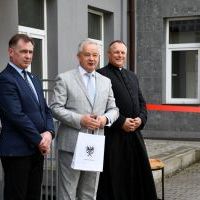 Przekazanie nowego samochodu do Domu Dziecka 