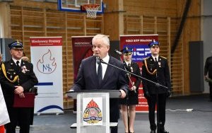 Starosta Miechowski przemawia podczas uroczystość