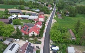 Trwa przebudowa drogi powiatowej w Biskupicach - widok z drona
