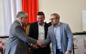 Powiat Miechowski podpisał umowę na rozbudowę drogi powiatowej w Falniowie