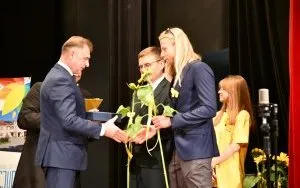 Finał akcji Pola Nadziei 2025/26 - Wicestarosta wręcza nagrodę