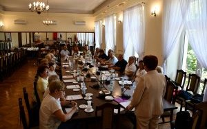 Spotkanie Rady Senior&oacute;w Powiatu Miechowskiego z liderami organizacji senioralnych z terenu Powiatu