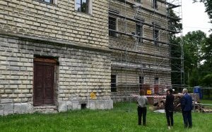 Małopolski Wojew&oacute;dzki Konserwator Zabytk&oacute;w z wizytą w Książu Wielkim