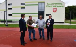 Przekazano plac budowy pod modernizację boisk przy LO w Miechowie