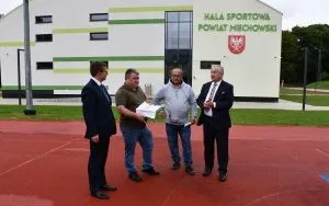 Przekazano plac budowy pod modernizację boisk przy LO w Miechowie
