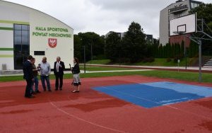 Modernizacja boisk przy LO w Miechowie - przekazanie placu.