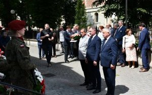 Uczczono pamięć Apoloniusza J&oacute;zefowicza i Stefana Miłkowskiego - delegacja Powiatu Miechowskiego