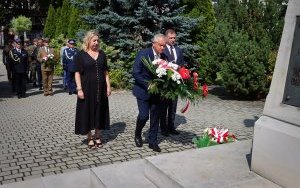 61 Marsz Śladem I Kompanii Kadrowej - składanie wieńc&oacute;w