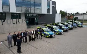 Nowe radiowozy dla Komendy Powiatowej Policji w Miechowie - zdjęcie z drona