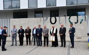 Nowe radiowozy dla Komendy Powiatowej Policji w Miechowie - uroczyste przekazanie