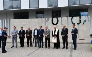 Nowe radiowozy dla Komendy Powiatowej Policji w Miechowie - uroczyste przekazanie