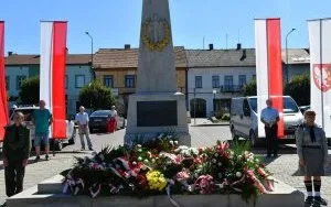 Święto Wojska Polskiego - Pomnik z Orłem