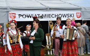 28. Dożynki Wojew&oacute;dztwa Małopolskiego - biesiadowanie przy namiocie Powiatu Miechowskiego