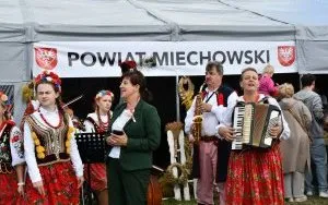 28. Dożynki Wojew&oacute;dztwa Małopolskiego - biesiadowanie przy namiocie Powiatu Miechowskiego