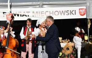 28. Dożynki Wojew&oacute;dztwa Małopolskiego - Członek Zarządu Wojew&oacute;dztwa Małopolskiego Iwona Gibas oraz Starosta Miechowski Krzysztof Świerczek