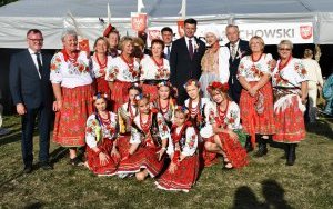 28. Dożynki Wojew&oacute;dztwa Małopolskiego - zdjęcie z Zespołem 